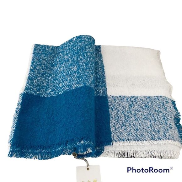 Barbour Plaid Boucle Wrap NWT - Picture 2 of 4